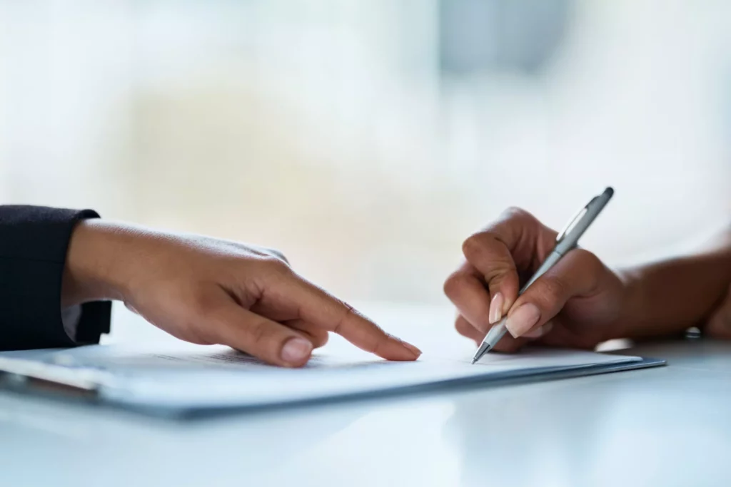 undin unterschreibt einen WordPress Wartungsvertrag